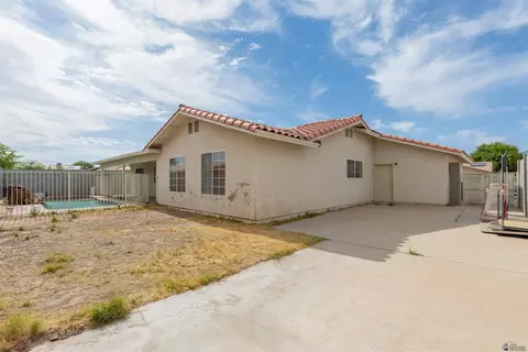 Exterior - 6257 E 41 St, Yuma, AZ 85365 photo 5 of 7