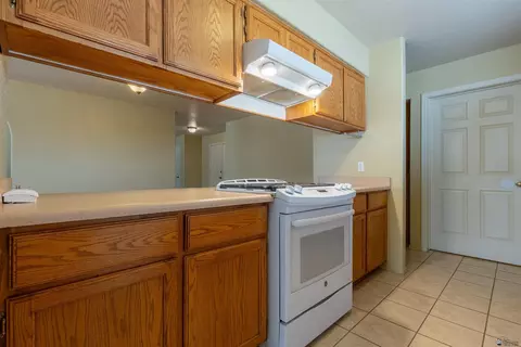 Kitchen - 6257 E 41 St, Yuma, AZ 85365 photo 2 of 3