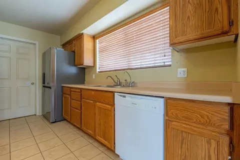 Kitchen - 6257 E 41 St, Yuma, AZ 85365 photo 3 of 3