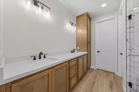 Bath - 10865 E 45 St, Yuma, AZ 85367 photo 3 of 4