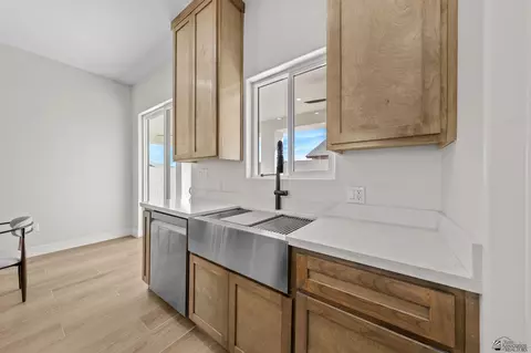 Kitchen - 10865 E 45 St, Yuma, AZ 85367 photo 2 of 5