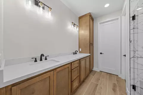 Bath - 10865 E 45 St, Yuma, AZ 85367 photo 3 of 4
