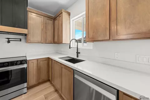 Kitchen - 10821 E 45 St, Yuma, AZ 85367 photo 5 of 5
