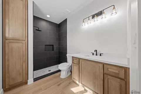 Bath - 10821 E 45 St, Yuma, AZ 85367 photo 1 of 2