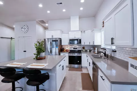 Kitchen - 11639 E 33 Way, Yuma, AZ 85367 photo 2 of 3