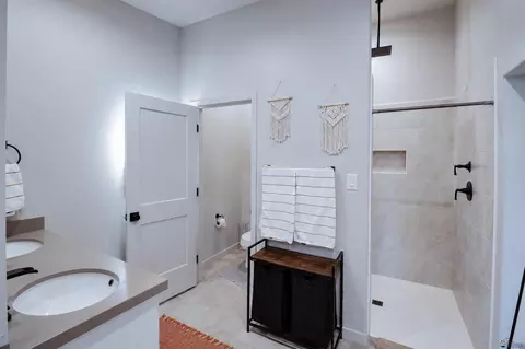 Bath - 11639 E 33 Way, Yuma, AZ 85367 photo 3 of 4