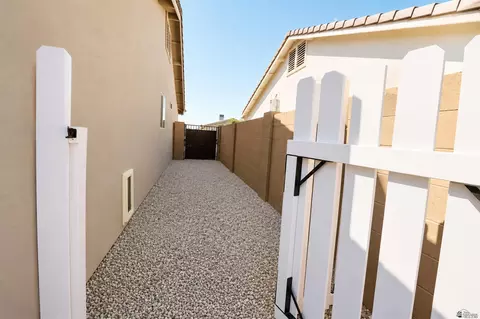 Exterior - 11639 E 33 Way, Yuma, AZ 85367 photo 6 of 10