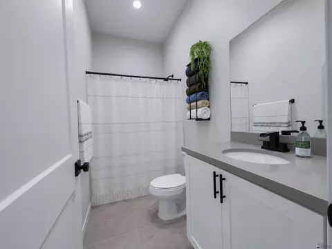 Bath - 11639 E 33 Way, Yuma, AZ 85367 photo 4 of 4