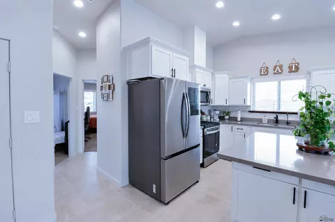Kitchen - 11639 E 33 Way, Yuma, AZ 85367 photo 3 of 3