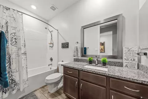 Bath - 14560 E 42 Pl, Yuma, AZ 85367 photo 4 of 5