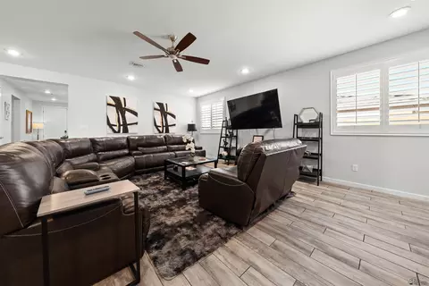 Living - 14560 E 42 Pl, Yuma, AZ 85367 photo 1 of 2