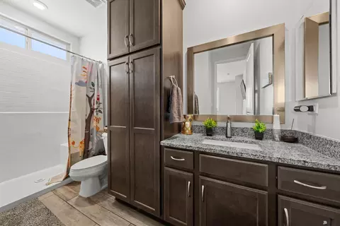 Bath - 14560 E 42 Pl, Yuma, AZ 85367 photo 3 of 5