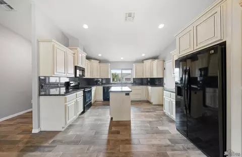 Kitchen - 5950 E 39 St, Yuma, AZ 85365 photo 1 of 4