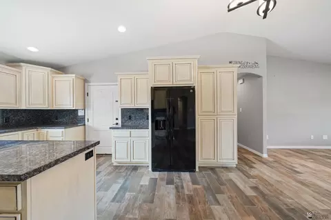 Kitchen - 5950 E 39 St, Yuma, AZ 85365 photo 3 of 4