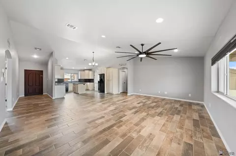 Living - 5950 E 39 St, Yuma, AZ 85365 photo 1 of 2