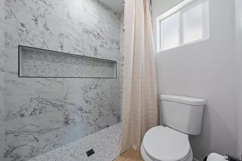 Bath - 10634 E 45 St, Yuma, AZ 85367 photo 2 of 5