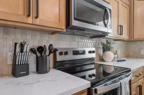 Kitchen - 10634 E 45 St, Yuma, AZ 85367 photo 4 of 5
