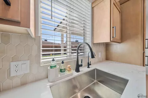 Kitchen - 10634 E 45 St, Yuma, AZ 85367 photo 5 of 5