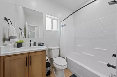 Bath - 10634 E 45 St, Yuma, AZ 85367 photo 1 of 5