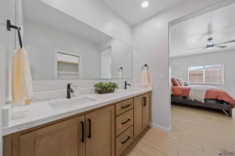 Bath - 10634 E 45 St, Yuma, AZ 85367 photo 4 of 5