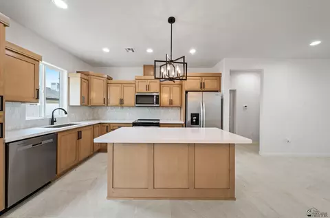 Kitchen - 10642 E 45 St, Yuma, AZ 85367 photo 2 of 6