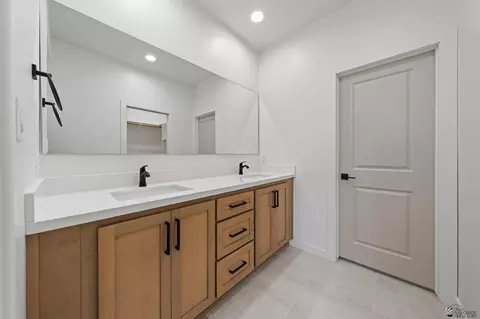 Bath - 10642 E 45 St, Yuma, AZ 85367 photo 4 of 5