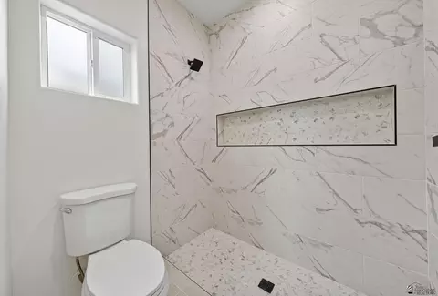 Bath - 10642 E 45 St, Yuma, AZ 85367 photo 5 of 5