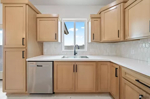 Kitchen - 10642 E 45 St, Yuma, AZ 85367 photo 6 of 6