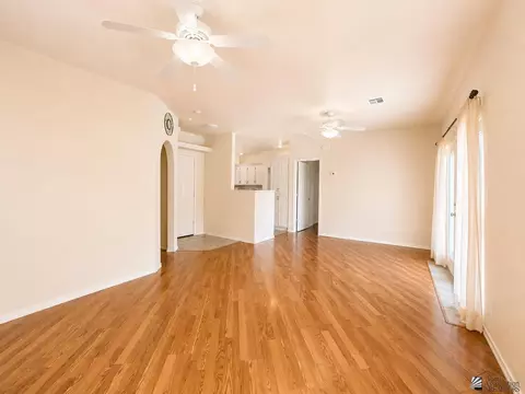 Living - 11200 E 37 Way, Yuma, AZ 85367 photo 1 of 4