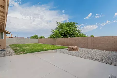 Exterior - 7830 E 42 Pl, Yuma, AZ 85365 photo 5 of 9
