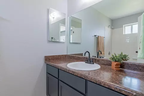 Bath - 7830 E 42 Pl, Yuma, AZ 85365 photo 2 of 3