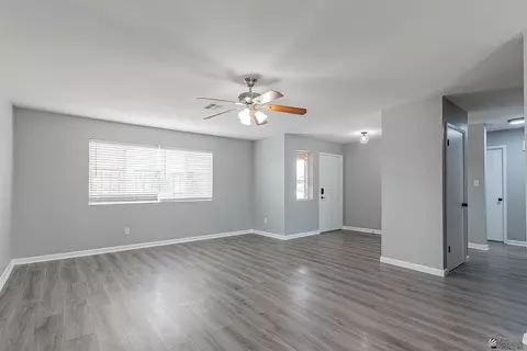 Living - 7830 E 42 Pl, Yuma, AZ 85365 photo 2 of 6