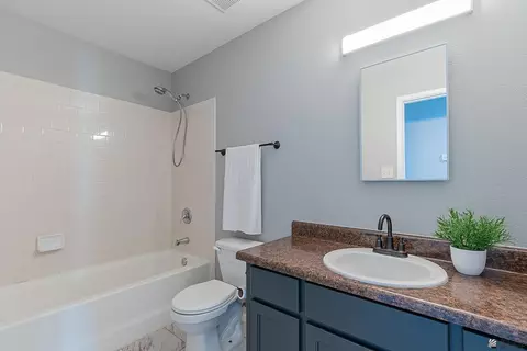 Bath - 7830 E 42 Pl, Yuma, AZ 85365 photo 3 of 3