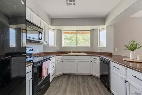 Kitchen - 7830 E 42 Pl, Yuma, AZ 85365 photo 2 of 3