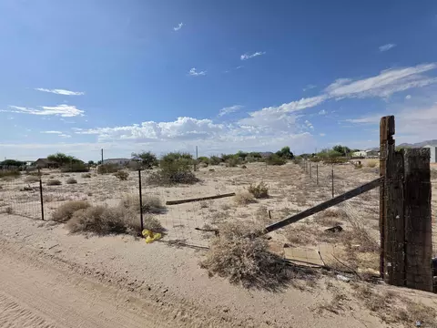 28222 E Cecil Cir, Wellton, AZ 85356