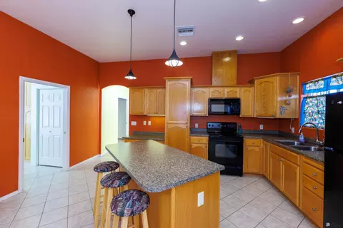 Kitchen - 14852 E 51 St, Yuma, AZ 85367 photo 3 of 5