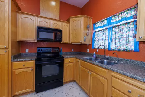 Kitchen - 14852 E 51 St, Yuma, AZ 85367 photo 4 of 5