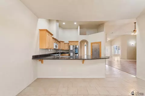 Kitchen - 14158 E 49 Dr, Yuma, AZ 85367 photo 2 of 2