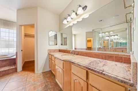 Bath - 14158 E 49 Dr, Yuma, AZ 85367 photo 4 of 5