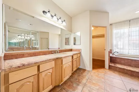 Bath - 14158 E 49 Dr, Yuma, AZ 85367 photo 3 of 5