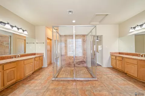 Bath - 14158 E 49 Dr, Yuma, AZ 85367 photo 1 of 5