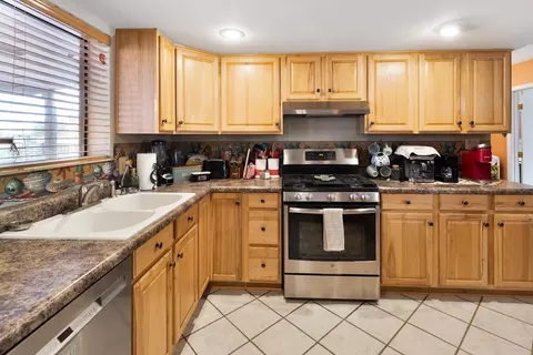 Kitchen - 14381 E 55 St, Yuma, AZ 85367 photo 4 of 5