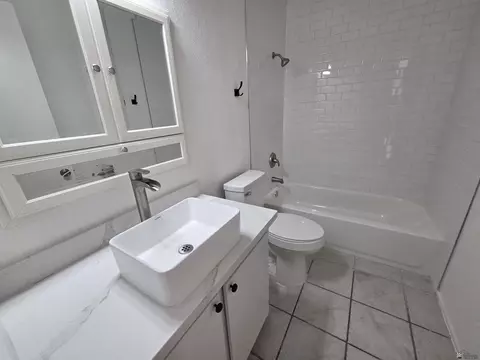 Bath - 1407 E Pebble Beach Dr, Yuma, AZ 85365 photo 1 of 2