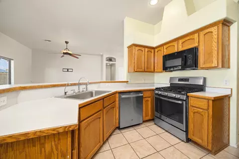 Kitchen - 10334 E 38 Ln, Yuma, AZ 85365 photo 2 of 3