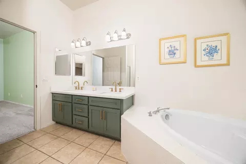 Bath - 10334 E 38 Ln, Yuma, AZ 85365 photo 2 of 4