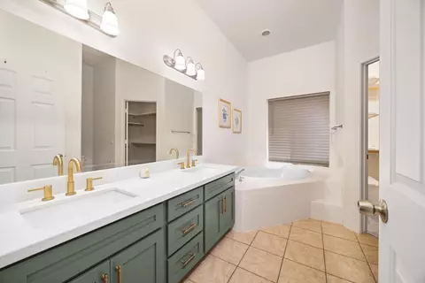 Bath - 10334 E 38 Ln, Yuma, AZ 85365 photo 1 of 4