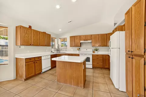 Kitchen - 13471 E 45 St, Yuma, AZ 85367 photo 2 of 4