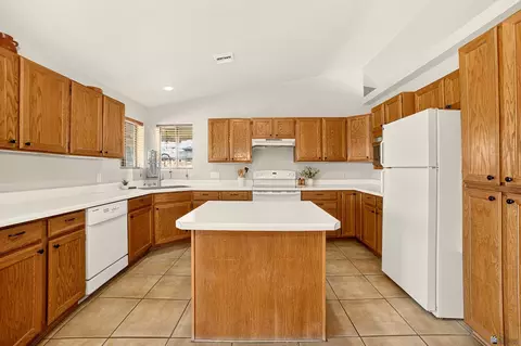 Kitchen - 13471 E 45 St, Yuma, AZ 85367 photo 1 of 4