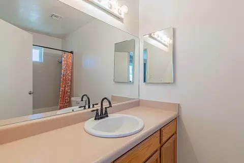 Bath - 7181 E 24 Ln, Yuma, AZ 85365 photo 2 of 3