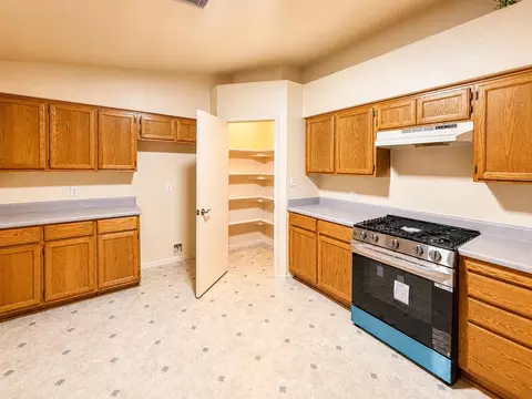 Kitchen - 11267 E 26 St, Yuma, AZ 85367 photo 2 of 3